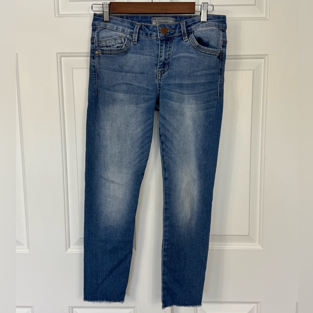 WIT‎ & WISDOM CROPPED JEANS/ Women’s SIZE 4P Light Wash